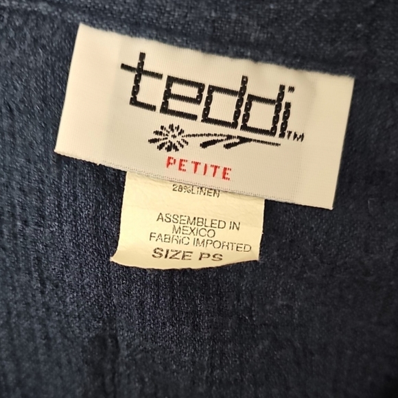 Two Button Ladies Top - Picture 2 of 6